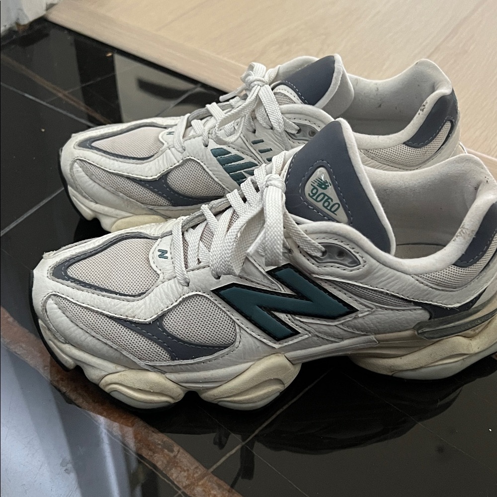 New Balance 9060 Sneakers size 7 women